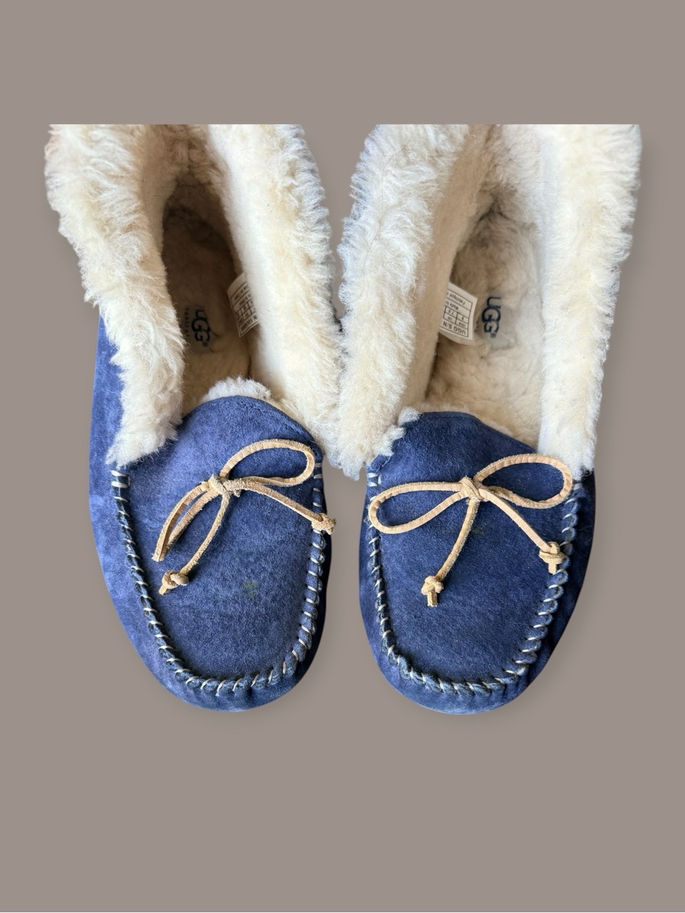 UGG Women’s Alena Slipper / Moccasin Versatile Worn Up or Down - Picture 10 of 12
